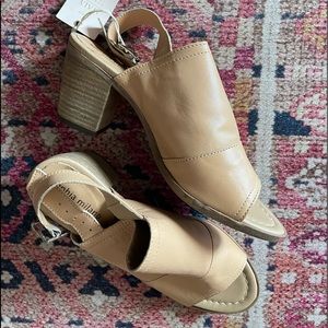 NWT Sophia Milano light tan sandals